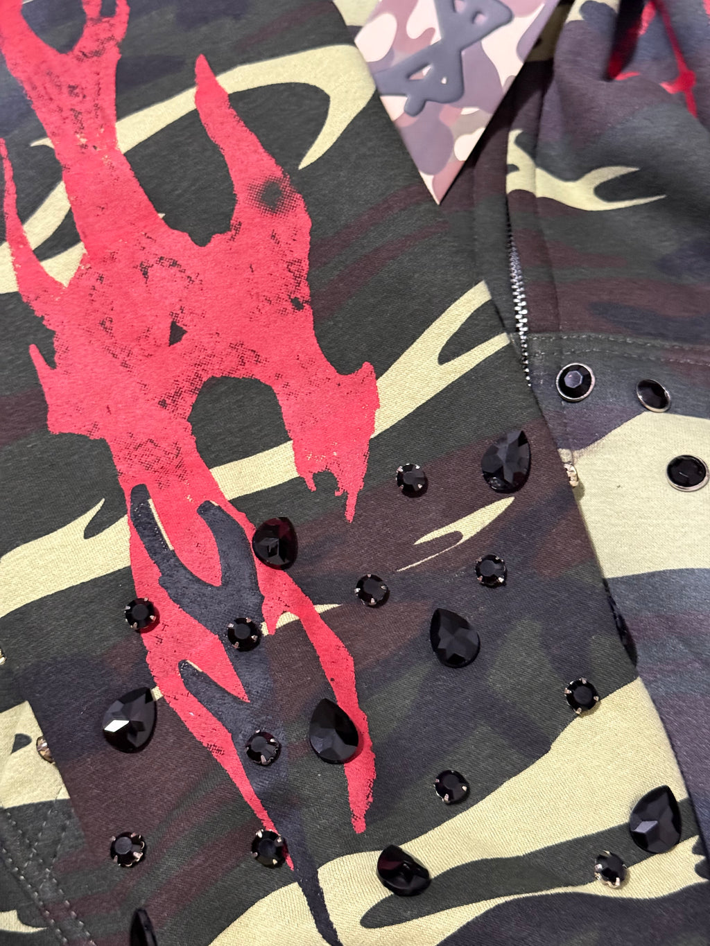 CAMO FLAME CROPPED HOODIE